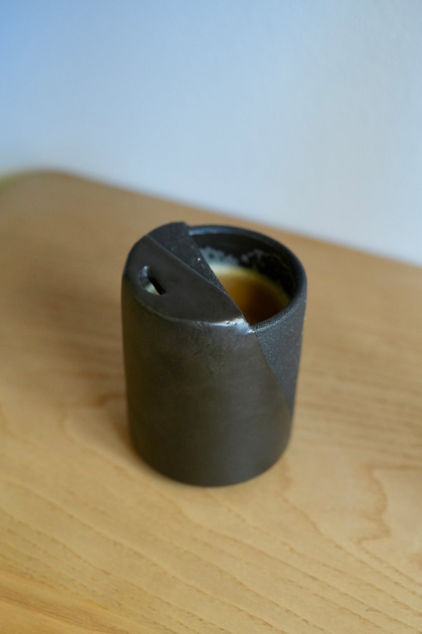 Carbón Lidded Mug