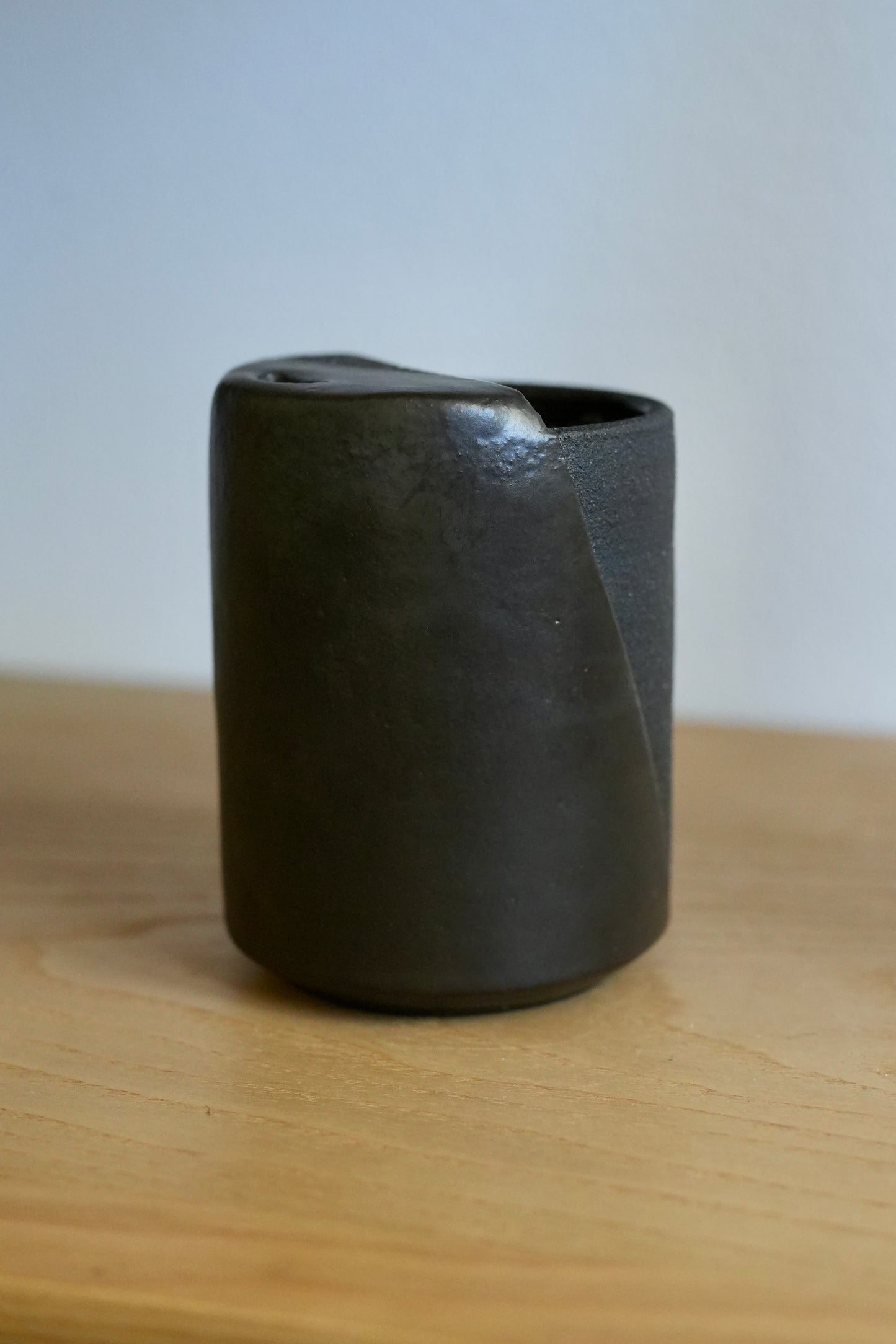 Carbón Lidded Mug